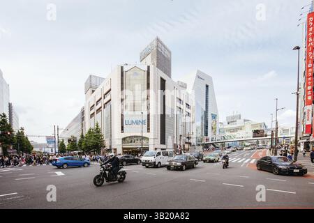 TOKIO, JAPAN - 18. MAI 2019: Lumine Shopping Mall in Shinjuku, Tokio, Japan, Asien Stockfoto