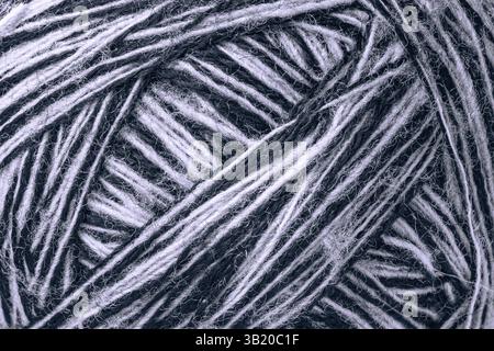 Hellgrau gestreift, zart, kratzende Wollgarntextur, geeignet als Hintergrundkonzept Stockfoto
