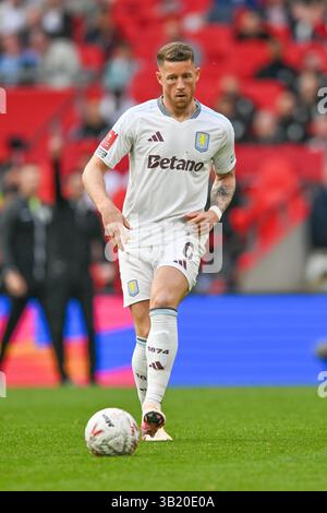 London, Großbritannien. April 2025. Ross Barkley von Aston Villa FC während des FA Cup Halbfinalspiels zwischen Crystal Palace und Aston Villa im Wembley Stadium, London, England am 26. April 2025. Foto von Phil Hutchinson. Nur redaktionelle Verwendung, Lizenz für kommerzielle Nutzung erforderlich. Keine Verwendung bei Wetten, Spielen oder Publikationen eines einzelnen Clubs/einer Liga/eines Spielers. Quelle: UK Sports Pics Ltd/Alamy Live News Stockfoto