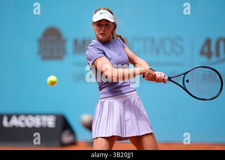 Madrid, Spanien. April 2025. Anna Kalinskaya aus Russland spielt gegen Madison Keys aus den USA während der Mutua Madrid Open 2025, ATP Masters 1000 und WTA 1000, Tennisturnier am 26. April 2025 in Caja Magica in Madrid, Spanien Credit: Independent Photo Agency/Alamy Live News Stockfoto