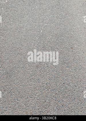 Raue graue Asphaltbeläge mit detaillierter Textur und feiner Kies-Zusammensetzung Stockfoto