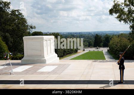 Virginia, Vereinigte Staaten von Amerika - 12. September 2023: Grab des Unbekannten Soldaten auf dem Arlington National Cemetery in Virginia, Vereinigte Staaten von Amerika Stockfoto
