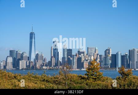 Lower Manhattan, New York City, mit dem berühmten World Trade Center von der anderen Seite des Hudson River Stockfoto