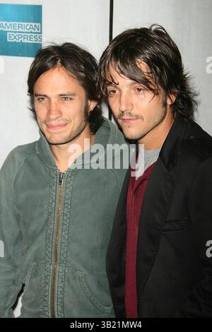 27. April 2007 - New York, New York, USA - ''CHAVEZ ''PRESSEKONFERENZ IN CHELSA WEST NEW YORK New YORK 04.27-07 - 2007.GAEL GARCIA BERNAL,DIEGO LUNA.K52761JBB.(Bild: © John Barrett/Globe photos/ZUMAPRESS.com) Stockfoto