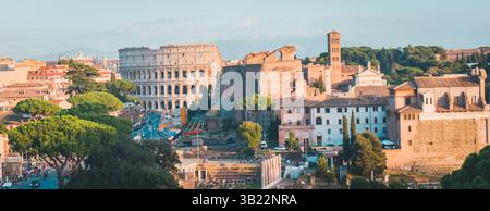 Panoramablick auf das Kolosseum und das Forum Rom in der Nähe Stockfoto