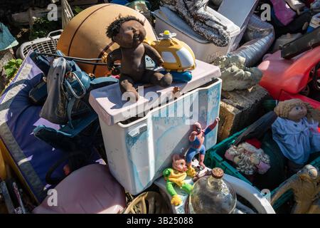 Detroit, Michigan, Vereinigte Staaten von Amerika – 14. Oktober 2018. Ansicht eines Abschnitts des Heidelberger Projekts, eines Outdoor-Kunstprojekts im McDougall-H Stockfoto