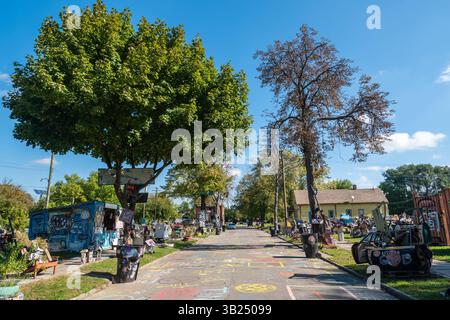 Detroit, Michigan, Vereinigte Staaten von Amerika – 14. Oktober 2018. Blick auf die Heidelberger Straße, dem Standort des Heidelberger Projekts, eines Outdoor-Kunstprojekts Stockfoto