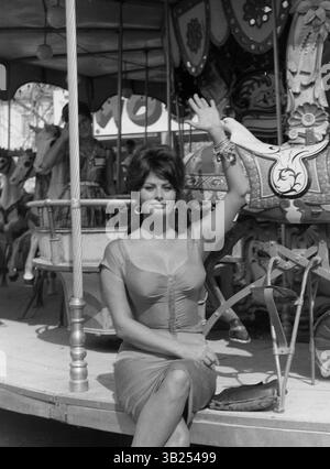 21. Januar 2011 - SOPHIA LOREN über das Filmset von '' Boccaccio '70 '' 1962.# 2677. BEREITGESTELLT VON PHOTOS, INC (Kreditbild: © Globe Photos/ZUMAPRESS.com) Stockfoto