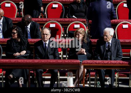 Rom, Italien. April 2025. Rom, Rom, Italien, 27. April 2025, während der Beerdigung des Heiligen Vaters Franziskus, Petersplatz, Vatikanstadt, Rom, Italien während der Beerdigungsmesse des Heiligen Vaters Franziskus - News Credit: Live Media Publishing Group/Alamy Live News Stockfoto