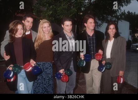 Januar 1995 – Los Angeles, Kalifornien, USA – Cast of Friends auf der NBC Press Tour in Los Angeles. JENNIFER ANISTON, COURTENEY COX, LISA KUDROW, MATT LEBLANC, MATTHEW PERRY, DAVID SCHWIMMER. (Bild: © Kathy Hutchins/ZUMA Press) Stockfoto