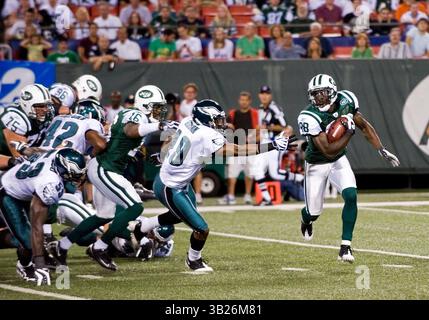 3. September 2009: Aundrae Allison, Wide Receiver von Jets (88), gibt im Giants Stadium in East Rutherford, New Jersey, einen Punt für gute Yardage zurück. Jets Beat the Eagles 38-27. (Bild: © Duncan Williams/Cal Sport Media/ZUMA Press) Stockfoto