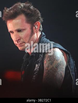 20. August 2009: San Diego, Kalifornien, USA – Gitarrist MIKE DIRNT von „Green Day“ tritt in der Viejas Arena der San Diego State University auf. (Bild: © Roger Williams/ZUMA Press) Stockfoto