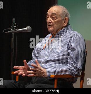 Los Angeles, Kalifornien, USA. April 2025. SONNY VACCARO beim Los Angeles Times Festival of Books 2025 auf dem Campus der University of Southern California. (Kreditbild: © Brian Cahn/ZUMA Press Wire) NUR REDAKTIONELLE VERWENDUNG! Nicht für kommerzielle ZWECKE! Stockfoto