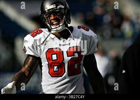 Dezember 2009 - St. Petersburg, Florida, USA - DANIEL WALLACE | Times. OT 315457 WALL Bucs 3 (20/2009 Seattle) Tampa Bay Buccaneers Tight End Kellen Winslow (82) wärmt sich am Sonntag in Seattle auf. Winslow übte am Freitag wegen einer Knieverletzung nicht und war für das Spiel gegen die Seahawks am Sonntag fragwürdig. ZUSAMMENFASSUNG DES SPIELS: Die Tampa Bay Buccaneers spielen die Seattle Seahawks im Qwest Field in Seattle, Wa. [DANIEL WALLACE, Times] (Bild: © St. Petersburg Times/ZUMApress.com) Stockfoto