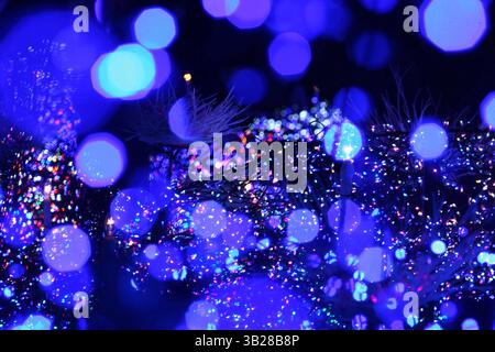 Dezember 2009 – Tokio, Japan – Weihnachtsbeleuchtung und Beleuchtung werden im „Blauen Ozean“ von Caretta Shiodome in Tokio ausgestellt. CA. 300.000 LED-Lampen werden verwendet, um eine Unterwasseratmosphäre zu schaffen. (Bild: © Hitoshi Yamada/ZUMA Press) Stockfoto