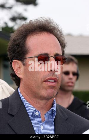 16. August 2009 - Pebble Beach, Kalifornien, USA - der Comedian JERRY SEINFELD belegte mit seinem 1970er Porsche 908/03 Spyder Rennwagen auf dem 59. Pebble Beach Concours d’Elegance, der als renommierteste Automobilausstellung der Welt bekannt ist, einen zweiten Platz in der Porsche-Klasse. Die Veranstaltung fand auf dem 18. Fairway der Pebble Beach Golf Link statt, wobei der Rand des Pazifischen Ozeans als Hintergrund diente. (Bild: © Dane Andrew/ZUMA Press) Stockfoto