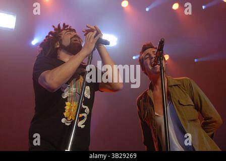 25. August 2009: New York, New York, USA - Sänger ADAM DURITZ mit Band COUNTING CROW live im Hammerstein Ballroom in New York City. (Bild: © Jeffrey Geller/ZUMA Press) Stockfoto