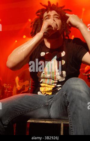 25. August 2009: New York, New York, USA - Sänger ADAM DURITZ mit Band COUNTING CROW live im Hammerstein Ballroom in New York City. (Bild: © Jeffrey Geller/ZUMA Press) Stockfoto