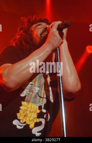 25. August 2009: New York, New York, USA - Sänger ADAM DURITZ mit Band COUNTING CROW live im Hammerstein Ballroom in New York City. (Bild: © Jeffrey Geller/ZUMA Press) Stockfoto