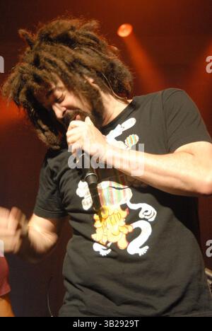 25. August 2009: New York, New York, USA - Sänger ADAM DURITZ mit Band COUNTING CROW live im Hammerstein Ballroom in New York City. (Bild: © Jeffrey Geller/ZUMA Press) Stockfoto