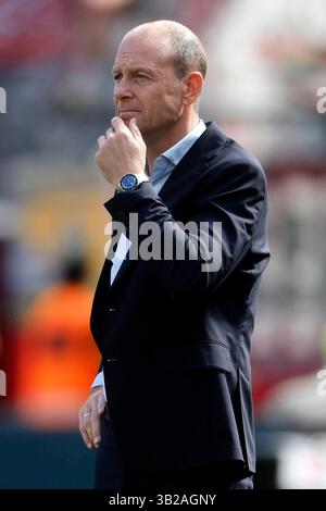 Leverkusen, Deutschland 1. Fussball-Bundesliga, 31. Spieltag, Spieltag 31 Bayer 04 Leverkusen : FC Augsburg 2-0 26.04. 2025 in der Bay-Arena in Leverkusen Trainer Jess THORUP (FCA) Foto: Norbert Schmidt, Düsseldorf Stockfoto