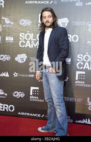 17. August 2009 – Mexiko-Stadt, Mexiko – Schauspieler DIEGO LUNA nimmt am 17. August 2009 an einer Pressekonferenz Teil, um den Film „Just Walking“ im W Hotel zu präsentieren. (Kreditbild: © Carlos Tischler/ZUMA Press) Stockfoto