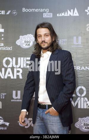 17. August 2009 – Mexiko-Stadt, Mexiko – Schauspieler DIEGO LUNA nimmt am 17. August 2009 an einer Pressekonferenz Teil, um den Film „Just Walking“ im W Hotel zu präsentieren. (Kreditbild: © Carlos Tischler/ZUMA Press) Stockfoto