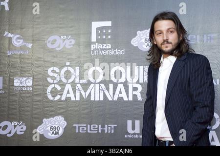 17. August 2009 – Mexiko-Stadt, Mexiko – Schauspieler DIEGO LUNA nimmt am 17. August 2009 an einer Pressekonferenz Teil, um den Film „Just Walking“ im W Hotel zu präsentieren. (Kreditbild: © Carlos Tischler/ZUMA Press) Stockfoto