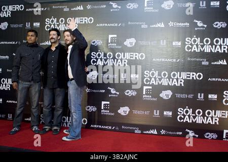 17. August 2009 - Mexiko-Stadt, Mexiko - CHENOK HUERTA, JOSE MARIA YAZPIK und DIEGO LUNA nehmen am 17. August 2009 in Mexiko-Stadt, Mexiko, an einer Pressekonferenz Teil, um den Film „Just Walking“ im W Hotel vorzustellen. (Kreditbild: © Carlos Tischler/ZUMA Press) Stockfoto