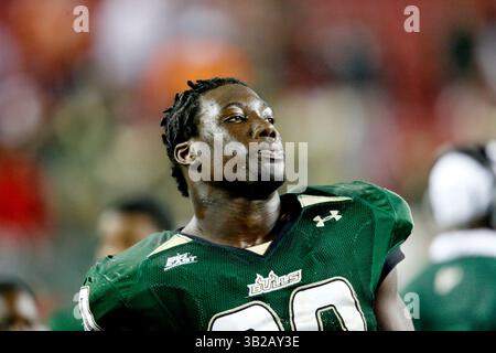 NOVEMBER 2009 - TAMPA, FL, USA - WILLIE J. ALLEN JR. | Times .TP 312214 ALLE BULLS.(11/28/2009 Tampa) Bulls Defensive End Jason Pierre-Paul (90) zeigt seine Frustration, als sie gegen ihren Cross-State-Rivalen die Miami Hurricanes 31-10...Beschreibung Spiel der University of Miami Hurricanes und der University of South Florida Bulls Samstag, 28. November 2009 im Raymond James Stadium, Fla. [WILLIE J. ALLEN JR., Times] (Credit Image: © St. Petersburg Times/ZUMApress.com) Stockfoto