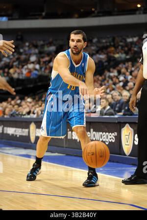 14. Dezember 2009 – Dallas, Texas, USA – 14. Dezember 2009: Peja Stojakovic, der Stürmer der New Orleans Hornets, tritt bei einem NBA-Spiel zwischen den New Orleans Hornets und den Dallas Mavericks im American Airlines Center in Dallas, TX Dallas besiegte New Orleans 94-90 (Foto: © Albert Pena/Cal Sport Media/ZUMApress.com) Stockfoto