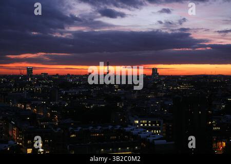 September 2009 - London, England, Vereinigtes Königreich - die Sonne geht über London unter, 12. September 2009. (Kreditbild: © Amiran White/ZUMA Press) Stockfoto