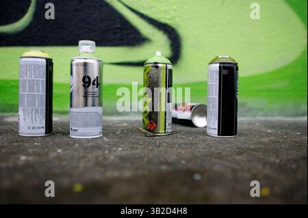 Dezember 2009 - Miami, Florida, USA - Ironlak ist offizieller Sponsor des Primary Flight 2009 auf der Art Basel in Miami. Seit seiner Gründung im Jahr 2007 veranstaltete Primary Flight jedes Jahr während der Art Basel standortspezifische Projekte für Wandgemälde und Performances im Wynwood Art District von Miami. Dieses globale Kunst- und Community-Kollektivprojekt kombiniert eine internationale Auswahl an Top-Galerien mit einem spannenden Programm von Straßenausstellungen, Partys und Crossover-Veranstaltungen mit Musik, Film, Architektur und Design. Die jährliche Veranstaltung von Primary Flight in Wynwood ist die weltweit größte Multi-Veranstaltung Stockfoto