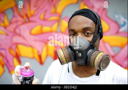 Dezember 2009 - Miami, Florida, USA - Ironlak ist offizieller Sponsor des Primary Flight 2009 auf der Art Basel in Miami. Seit seiner Gründung im Jahr 2007 veranstaltete Primary Flight jedes Jahr während der Art Basel standortspezifische Projekte für Wandgemälde und Performances im Wynwood Art District von Miami. Dieses globale Kunst- und Community-Kollektivprojekt kombiniert eine internationale Auswahl an Top-Galerien mit einem spannenden Programm von Straßenausstellungen, Partys und Crossover-Veranstaltungen mit Musik, Film, Architektur und Design. Die jährliche Veranstaltung von Primary Flight in Wynwood ist die weltweit größte Multi-Veranstaltung Stockfoto