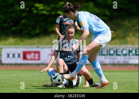 Aschheim, Deutschland. April 2025. Aschheim, 27. April 2025: Celina Senftl (11 FC Bayern München II) und Magdalena Schumacher (23 SG 99 Andernach) in der Box während des 2. Frauen-Bundesliga-Spiel zwischen dem FC Bayern München II und der SG 99 Andernach im Sportpark Aschheim. (Sven Beyrich/SPP) Credit: SPP Sport Press Photo. /Alamy Live News Stockfoto