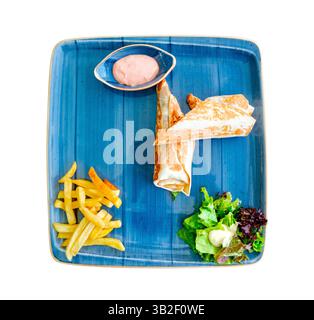 döner döner und Pommes Frites auf Teller, draufsicht, isoliert auf weißem Hintergrund mit Schnittpfad Stockfoto
