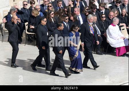 Rom, Italien. April 2025. Draupadi Murmu nimmt an der Beerdigung von Papst Franziskus auf dem Petersplatz Teil. Quelle: SOPA Images Limited/Alamy Live News Stockfoto