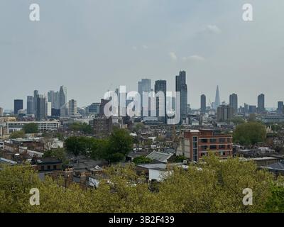 Blick auf das Zentrum von London von der Spitze des Kirchturms der St. Mary's Church, Islington - London Stockfoto