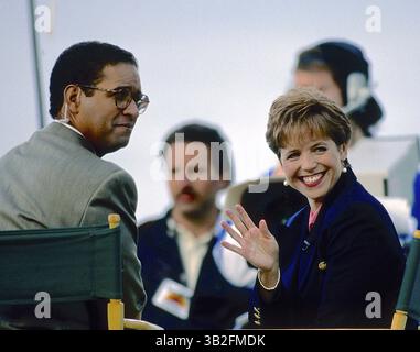 3. April 2015: Washington, District of Columbia, Vereinigte Staaten von Amerika - Washington, D.C. 4-30-1993.Katherine Couric sendete die Today Show live vom Washingotn Monument Grounds. Katherine Anne ''Katie'' Couric January ist eine US-amerikanische Journalistin und Autorin. Sie ist derzeit Yahoo Global News Anchor. Couric war Fernsehmoderator bei allen großen drei Fernsehsendern in den Vereinigten Staaten. Sie arbeitete von 1989 bis 2006 für NBC News, von 2006 bis 2011 für CBS News und von 2011 bis 2014 für ABC News. Zusätzlich zu ihren Rollen im Fernsehen moderierte sie Katie, einen gemeinsamen Tagesvortrag Stockfoto