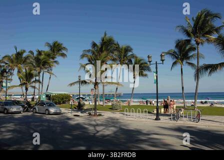 November 2009 - Deerfield Beach, Florida, Vereinigte Staaten von Amerika - Deerfield Beach, Florida 11-15-2009.Touristengebiet entlang der A1A-Route, die an den Strand-Parkplatz dieses malerischen Teils der Atlantikküste grenzt..Credit: Mark Reinstein. (Kreditbild: © Mark Reinstein via ZUMA Wire) Stockfoto