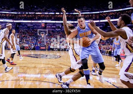 17. November 2015: Danilo Gallinari (8) bei einem NBA-Basketballspiel zwischen den Denver Nuggets und den New Orleans Pelicans im Smoothie King Center in New Orleans, LA. Denver Nuggets besiegten die New Orleans Pelicans von 115 bis 98. Stephen Lew/CSM(Bild: © Stephen Lew/CSM via ZUMA Wire) Stockfoto