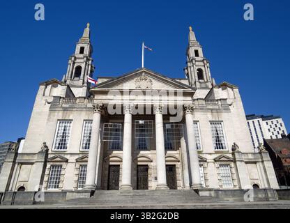 UK, West Yorkshire, Leeds Civic Hall vom Millennium Square. Stockfoto