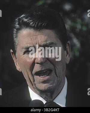 26. Mai 2015 - Washington, District of Columbia, Vereinigte Staaten von Amerika - Washington, DC. April 1984. Präsident Ronald Reagan im Rosengarten April 1984. . Abbildung: Mark Reinstein (Bild: © Mark Reinstein via ZUMA Wire) Stockfoto