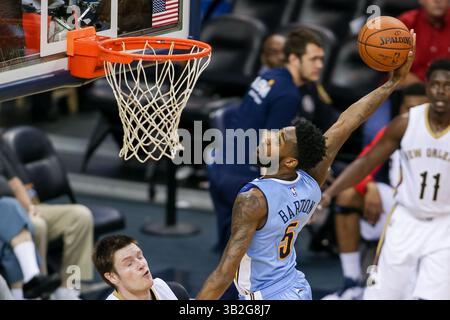 17. November 2015: Will Barton (5) der Denver Nuggets-Stürmer stürzt den Ball während eines NBA-Basketballspiels zwischen den Denver Nuggets und den New Orleans Pelicans im Smoothie King Center in New Orleans, LA. Denver Nuggets besiegten die New Orleans Pelicans von 115 bis 98. Stephen Lew/CSM(Bild: © Stephen Lew/CSM via ZUMA Wire) Stockfoto