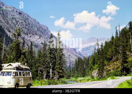 Im Juli 1969 reiste eine Familie mit einem Volkswagen Bus von Südkalifornien nach Alaska Stockfoto