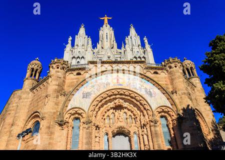 Sühnekirche des Heiligen Herzens Jesu auf dem Gipfel des Tibidabo in Barcelona, Katalonien, Spanien Stockfoto