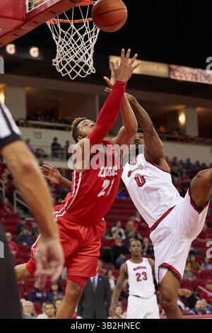2. Januar 2016: Fresno, Kalifornien, USA - New Mexico Wache Xavier Adams im Spiel zwischen den Fresno State Bulldogs und den Lobos der University of New Mexico im Save Mart Center in Fresno, Kalifornien. New Mexico gewann das Spiel mit 77 zu 62. (Foto: Phil Hawkins via ZUMA Wire) Stockfoto