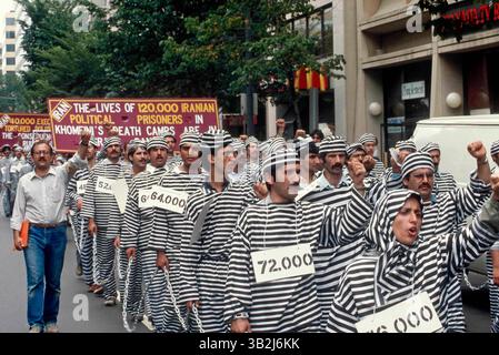 Juni 1984: Washington, District of Columbia, U.. S - Demographie durch die Moslem Iranian Students Society of the USA and Canada. Unterstützer der Volksbewegung Mojahedin im Iran gegen das Khomeini-Regime. (Kreditbild: © Mark Reinstein via ZUMA Wire) Stockfoto