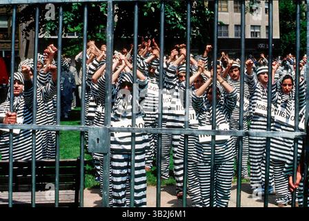 Juni 1984: Washington, District of Columbia, U.. S - Demographie durch die Moslem Iranian Students Society of the USA and Canada. Unterstützer der Volksbewegung Mojahedin im Iran gegen das Khomeini-Regime. (Kreditbild: © Mark Reinstein via ZUMA Wire) Stockfoto