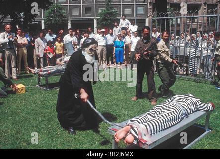 Juni 1984: Washington, District of Columbia, U.. S - Demographie durch die Moslem Iranian Students Society of the USA and Canada. Unterstützer der Volksbewegung Mojahedin im Iran gegen das Khomeini-Regime. (Kreditbild: © Mark Reinstein via ZUMA Wire) Stockfoto